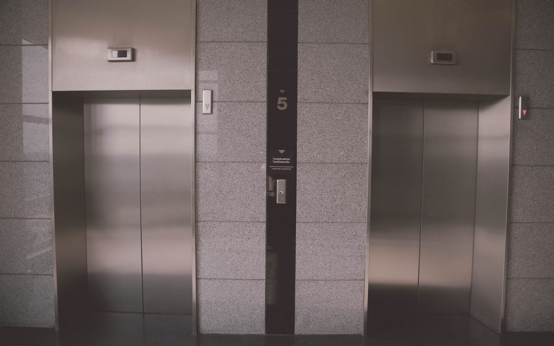 ¿Está obligada la comunidad de propietarios a instalar un ascensor?